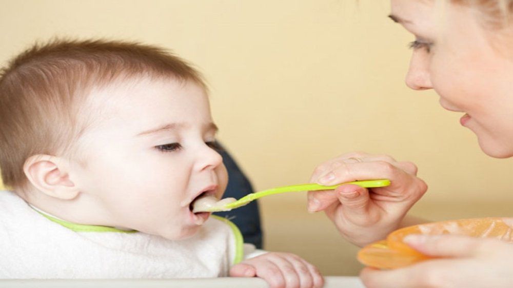 Tips to introduce solid foods to your baby